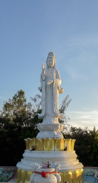                  观音像